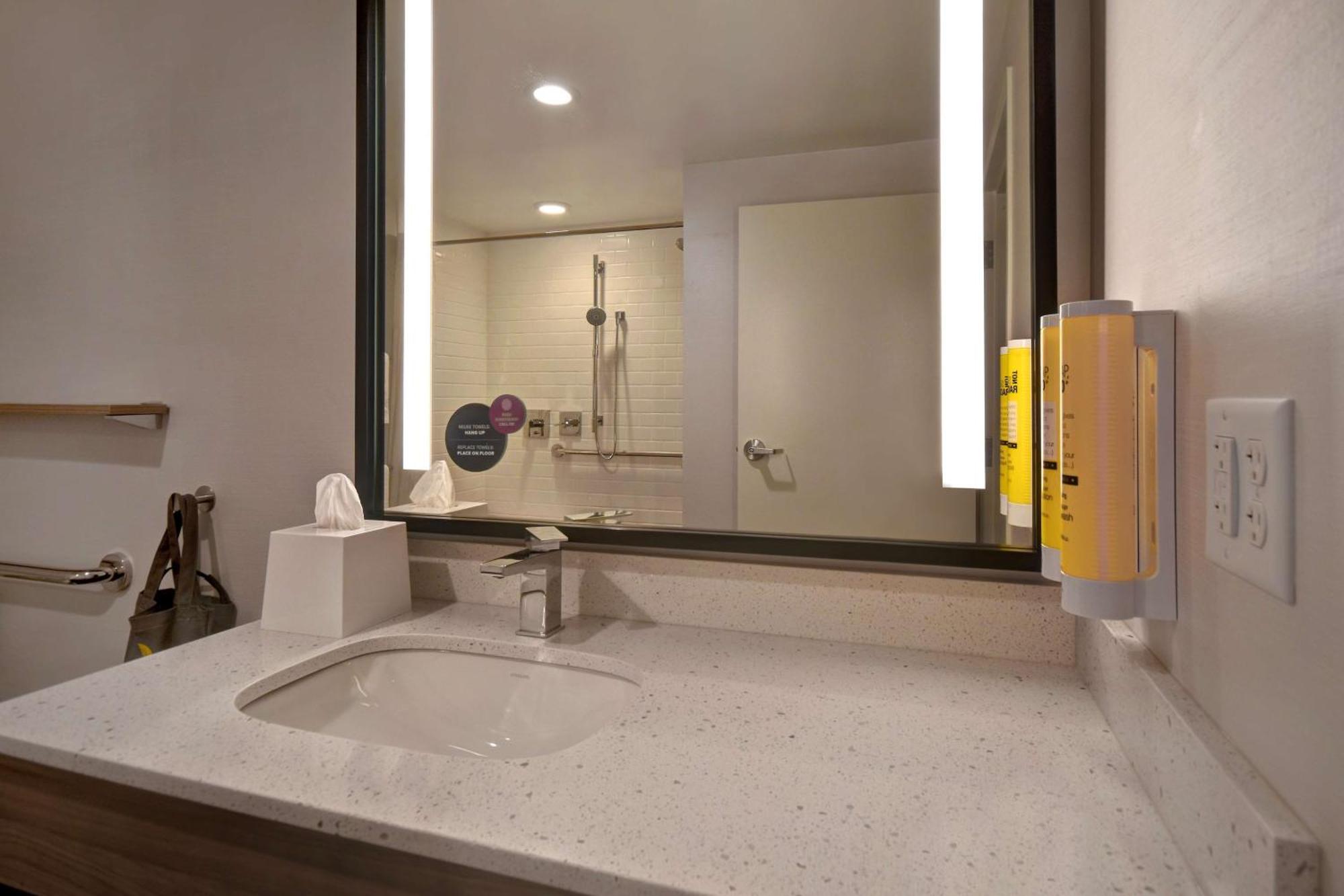 Tru By Hilton Manchester Downtown Extérieur photo