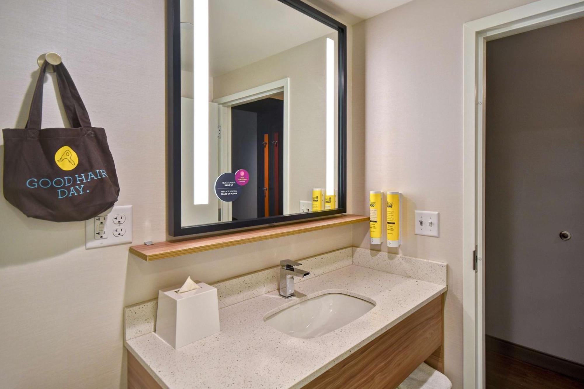 Tru By Hilton Manchester Downtown Extérieur photo